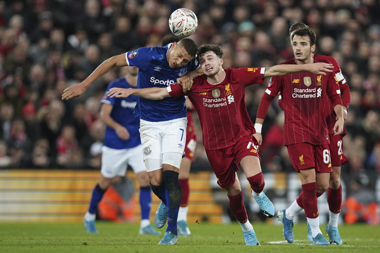 德州扑克新手太想看穿别人（德扑新手过度专注于看透对手）