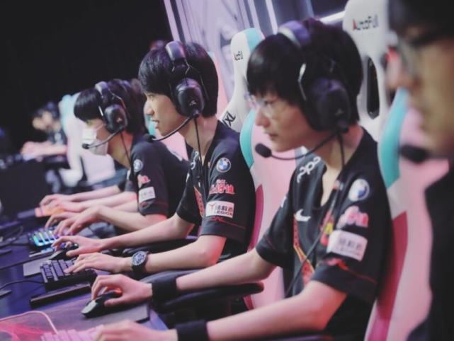 他以四轮总 他以四轮总